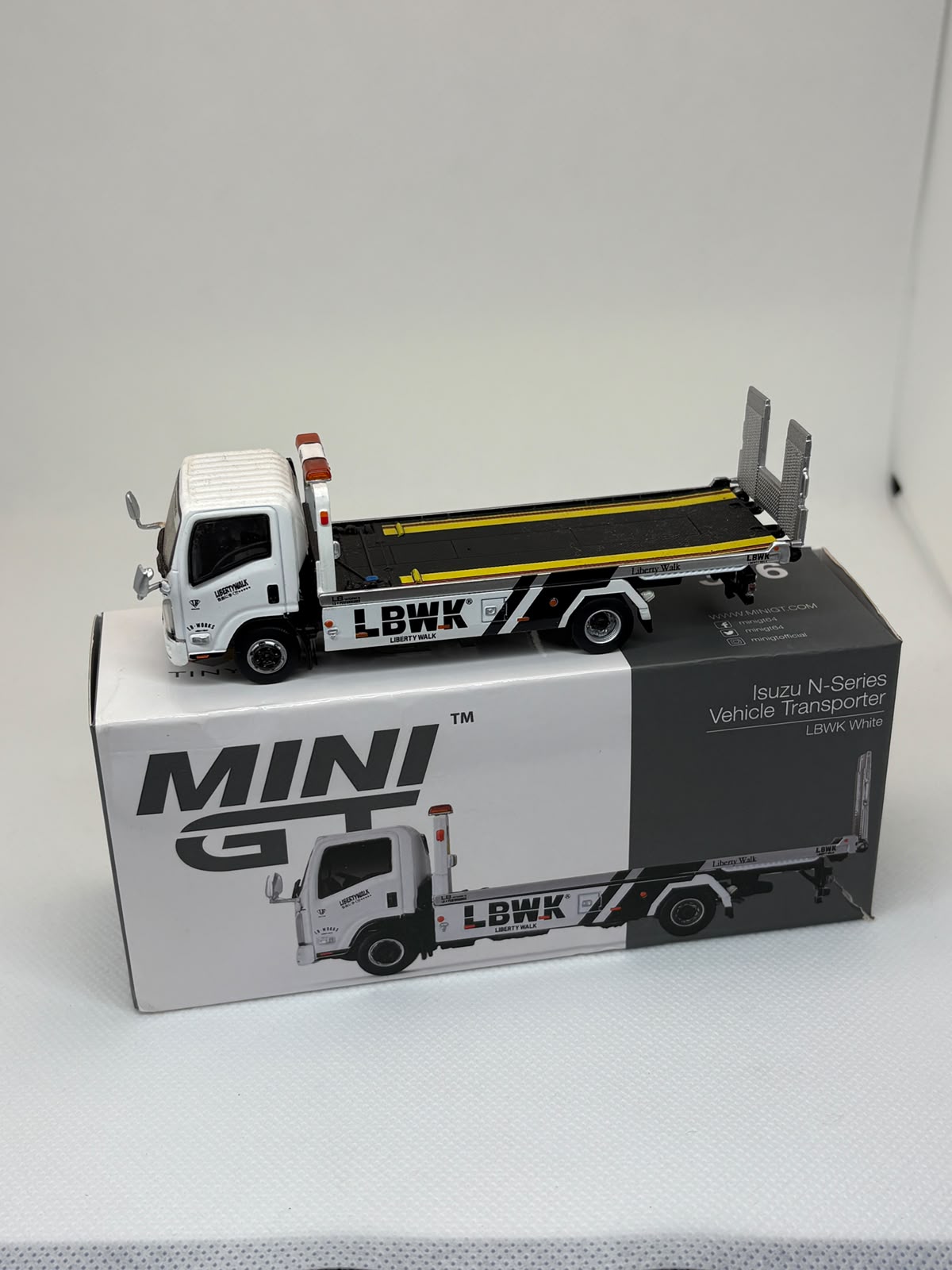 Isuzu N-Series Vehicle Transporter LBWK